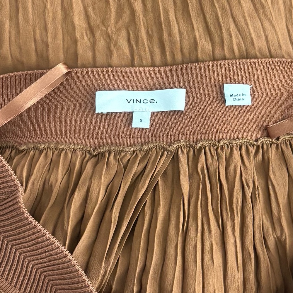 VINCE Crinkle Pleated Pull On Skirt - Picture 7 of 9
